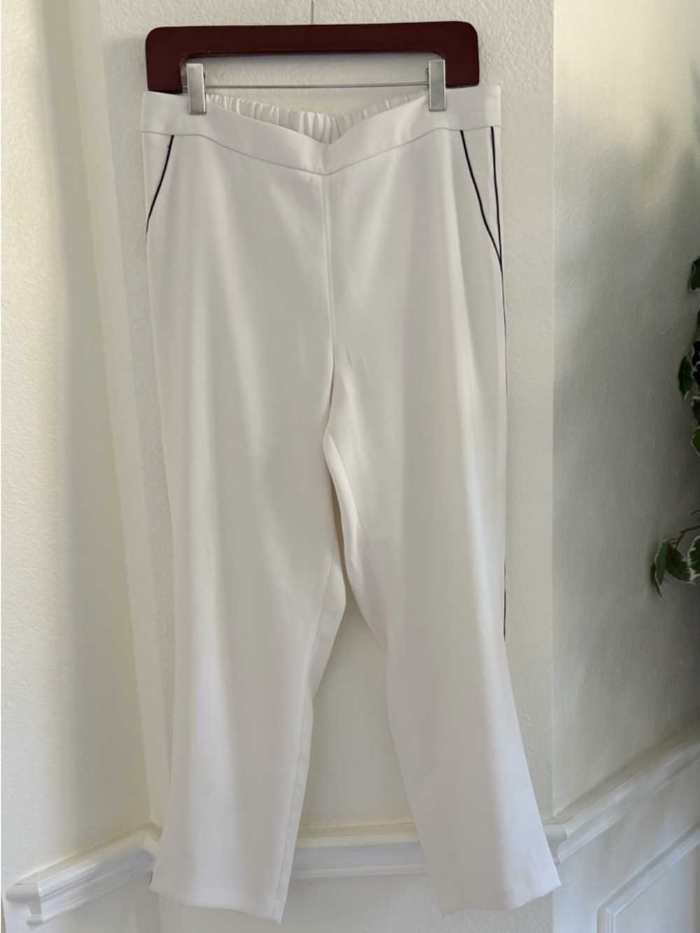 Banana Republic White Pull-On Pants